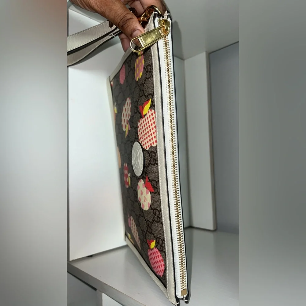 Gucci Apple Print GG Canvas Clutch Bag Cream Leather Trim Large Pouch Authentic - Picture 7 of 8